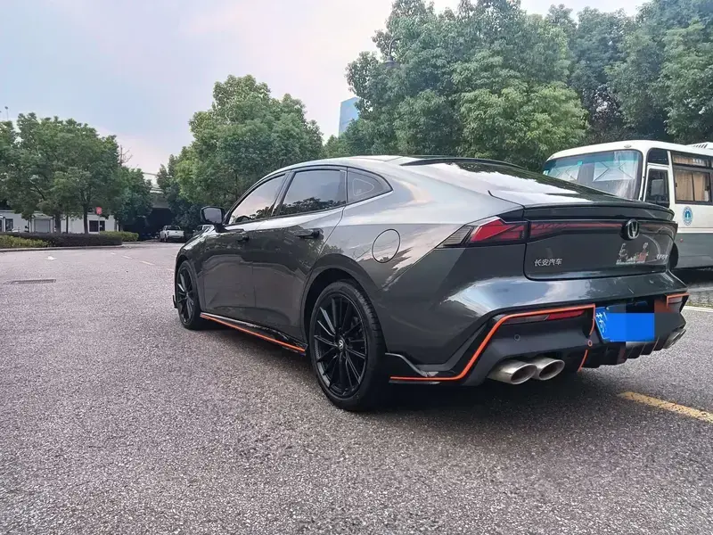 2023 Changan UNI-V с пробегом 48 000 км