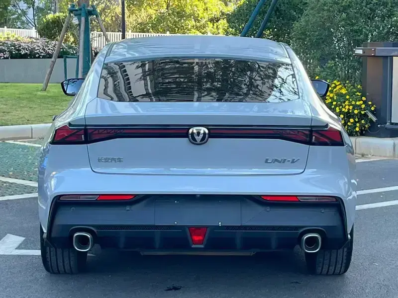2022 Changan UNI-V с пробегом 39 000 км
