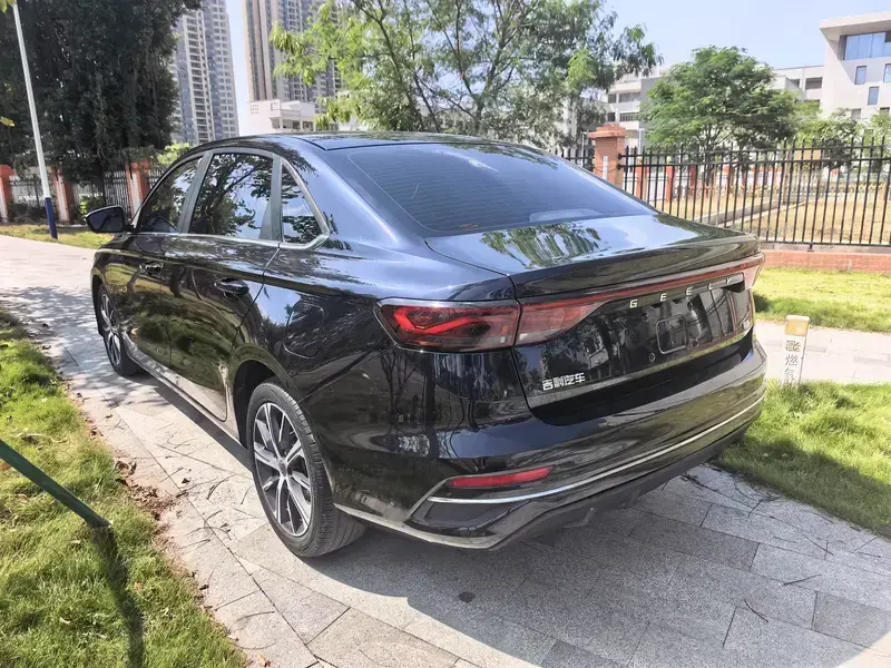 2022 Geely Emgrand с пробегом 42 000 км