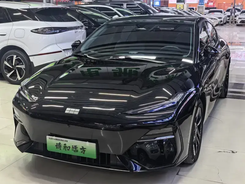 2024 Geely Galaxy E8 с пробегом 34 000 км