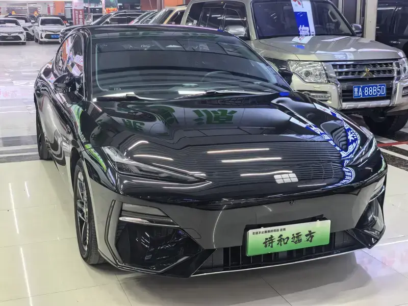 2024 Geely Galaxy E8 с пробегом 34 000 км