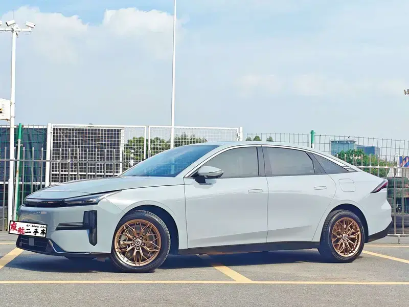 2024 Geely Galaxy L6 с пробегом 66 000 км