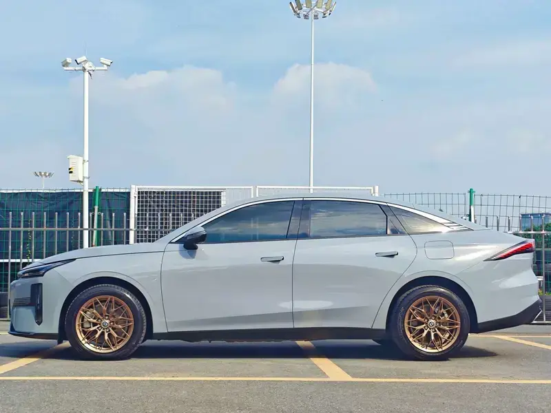2024 Geely Galaxy L6 с пробегом 66 000 км