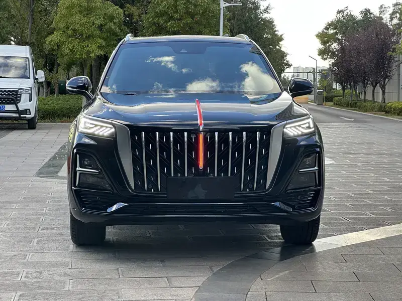 2025 Hongqi HS5 с пробегом 18 000 км