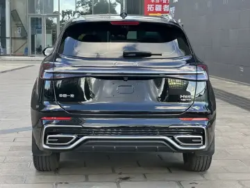 2025 Hongqi HS5 с пробегом 18 000 км