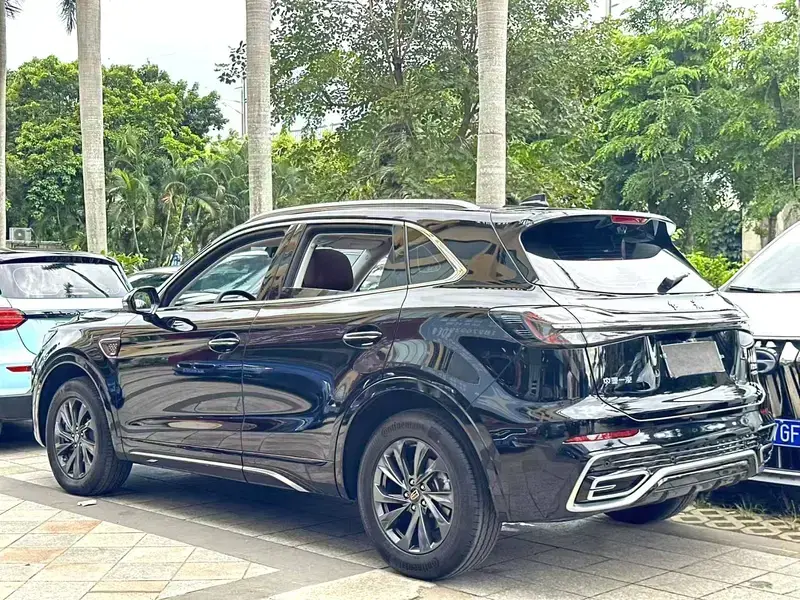 2023 Hongqi HS5 с пробегом 25 000 км