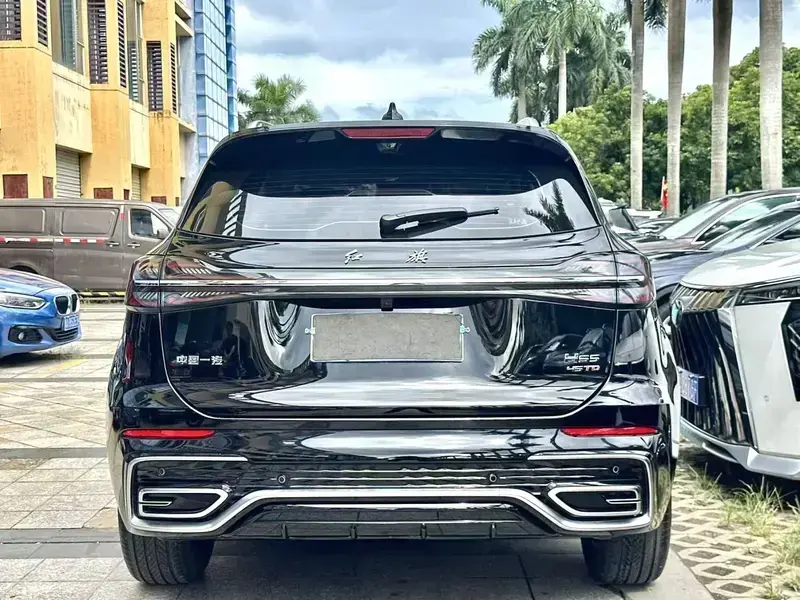 2023 Hongqi HS5 с пробегом 25 000 км
