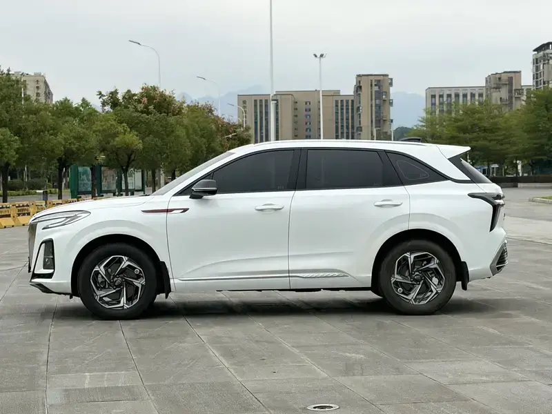 2023 Hongqi HS3 с пробегом 20 000 км