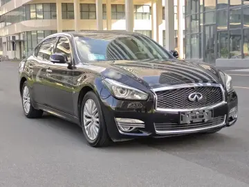 2015 Infiniti Q70 с пробегом 91 000 км