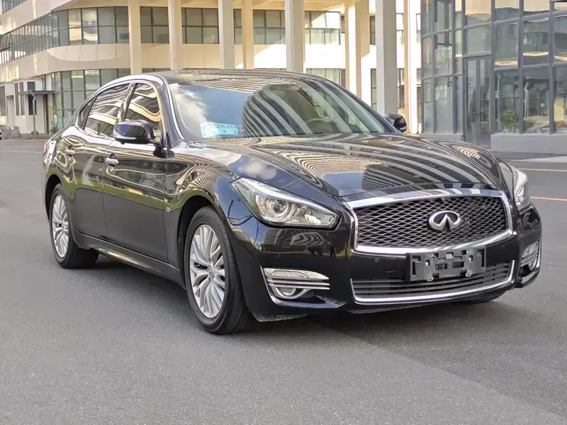 2015 Infiniti Q70 с пробегом 91 000 км