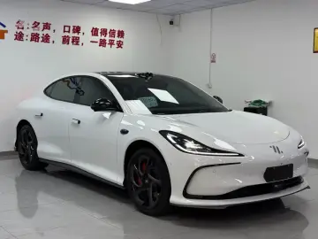 2024 IM Motors (Zhiji) L6 с пробегом 47 000 км