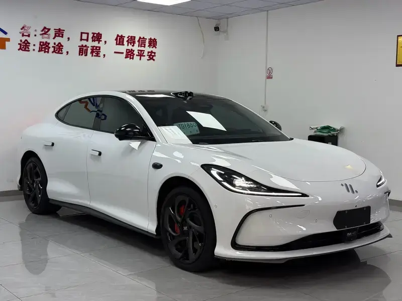 2024 IM Motors (Zhiji) L6 с пробегом 47 000 км