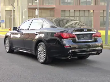 2015 Infiniti Q70 с пробегом 91 000 км