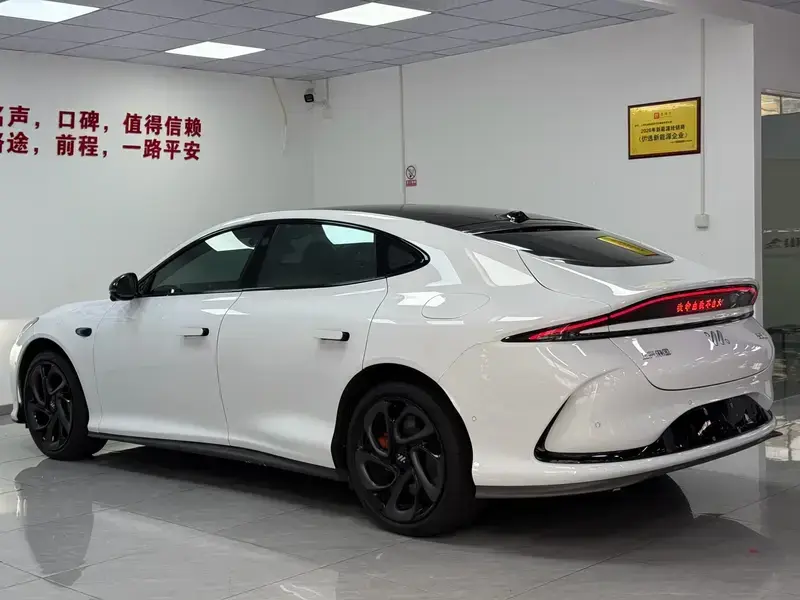 2024 IM Motors (Zhiji) L6 с пробегом 47 000 км