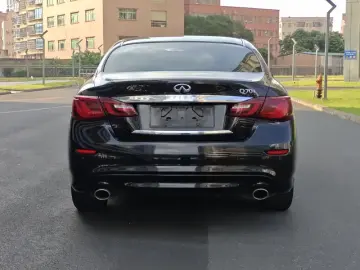 2015 Infiniti Q70 с пробегом 91 000 км