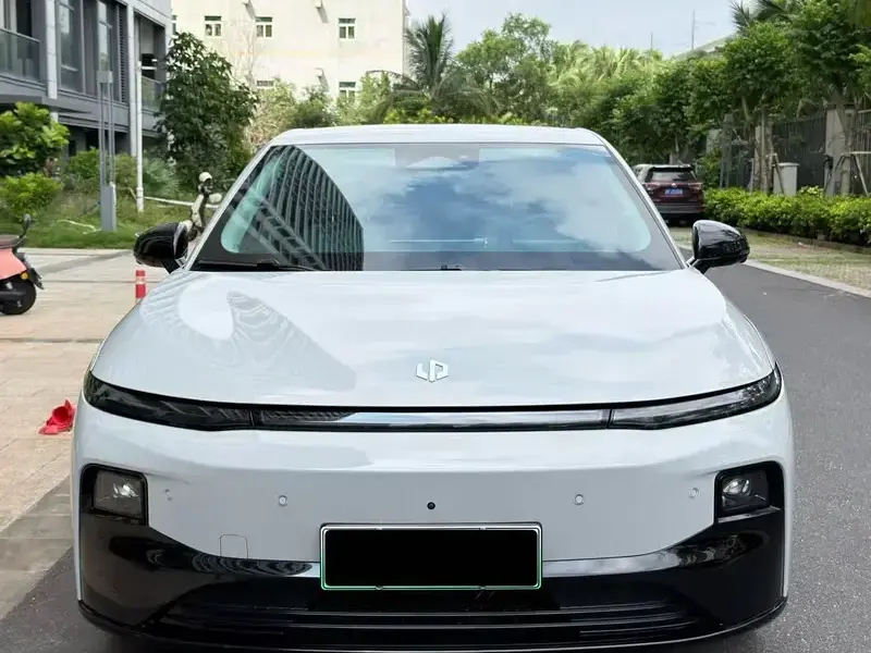 2025 Leapmotor B01 с пробегом 11 000 км