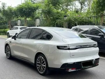 2025 Leapmotor B01 с пробегом 11 000 км