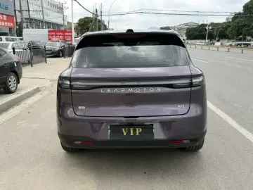 2025 Leapmotor B10 с пробегом 12 000 км