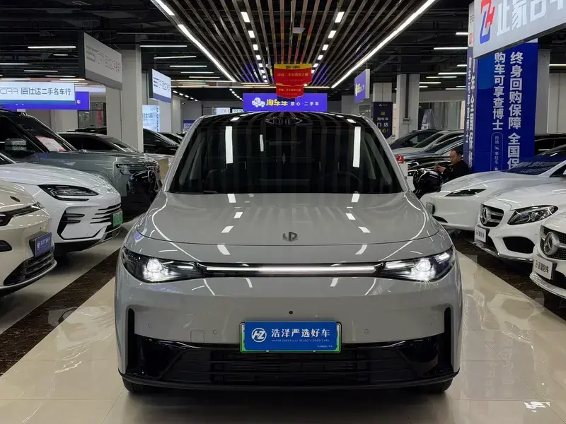 2024 Leapmotor C10 с пробегом 8 500 км