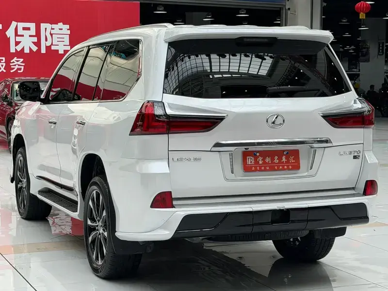 2022 Lexus LX с пробегом 55 000 км