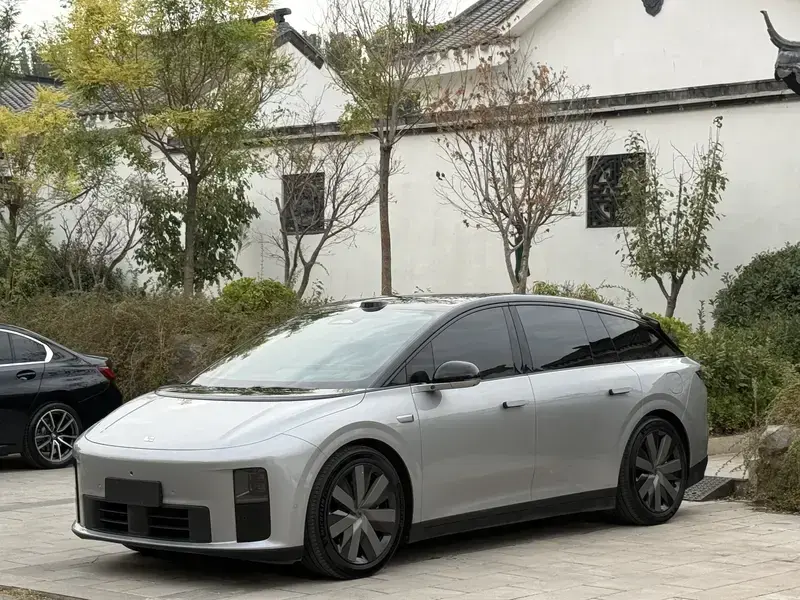 2025 Li Auto (Lixiang) i6 с пробегом 22 000 км