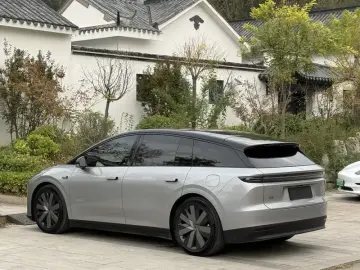2025 Li Auto (Lixiang) i6 с пробегом 22 000 км