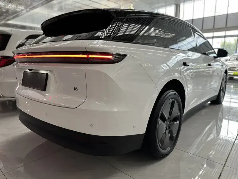 2025 Li Auto (Lixiang) i6 с пробегом 17 000 км