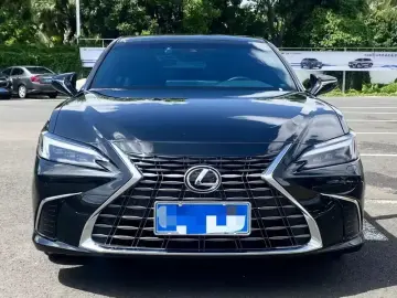 2026 Lexus ES с пробегом 7 000 км