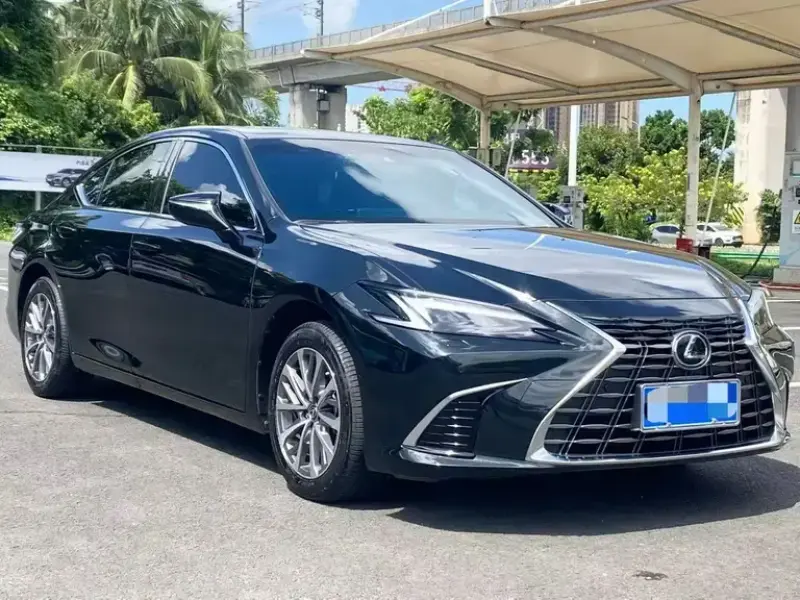 2026 Lexus ES с пробегом 7 000 км