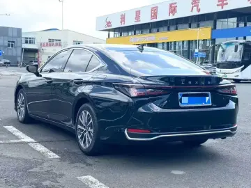 2026 Lexus ES с пробегом 7 000 км