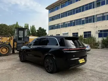 2024 Li Auto (Lixiang) L8 с пробегом 21 000 км