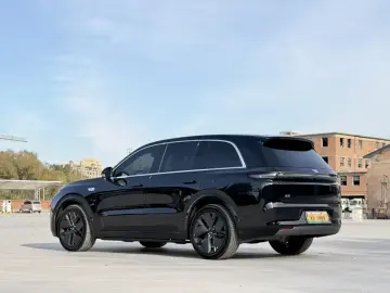 2025 Li Auto (Lixiang) L8 с пробегом 25 000 км