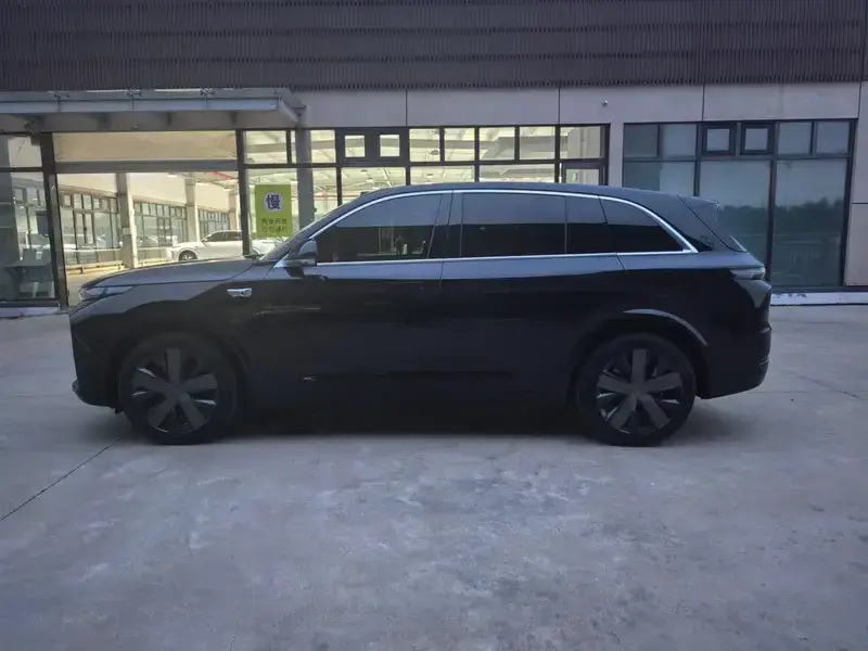 2025 Li Auto (Lixiang) L7 с пробегом 15 000 км