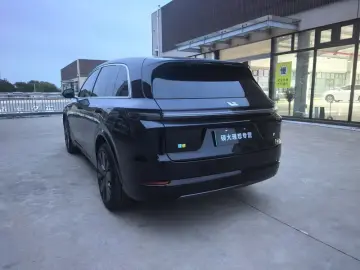 2025 Li Auto (Lixiang) L7 с пробегом 15 000 км