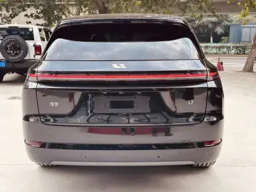 2024 Li Auto (Lixiang) L7 с пробегом 28 000 км