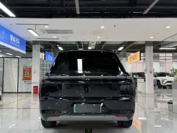2024 Li Auto (Lixiang) L8 с пробегом 48 000 км