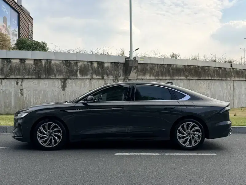 2022 Lincoln Z с пробегом 23 000 км