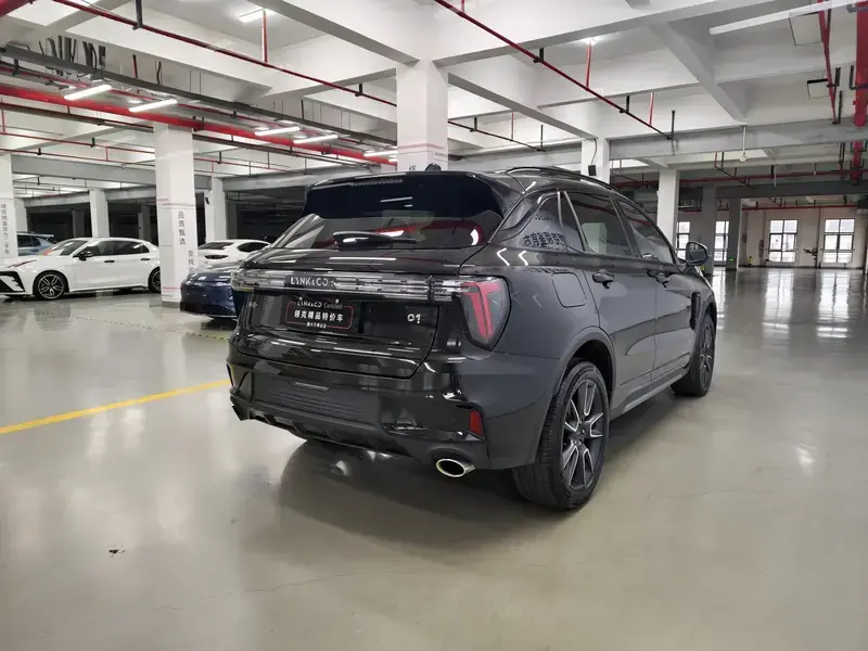 2025 Lynk & Co 01 с пробегом 15 000 км