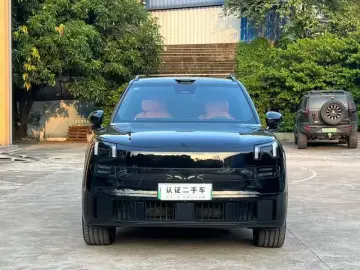 2025 Lynk & Co 900 с пробегом 14 900 км