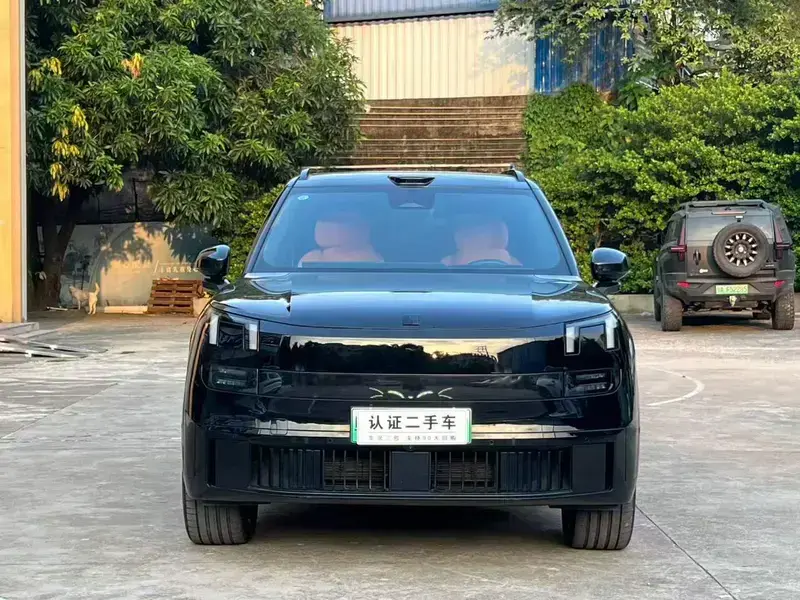 2025 Lynk & Co 900 с пробегом 14 900 км