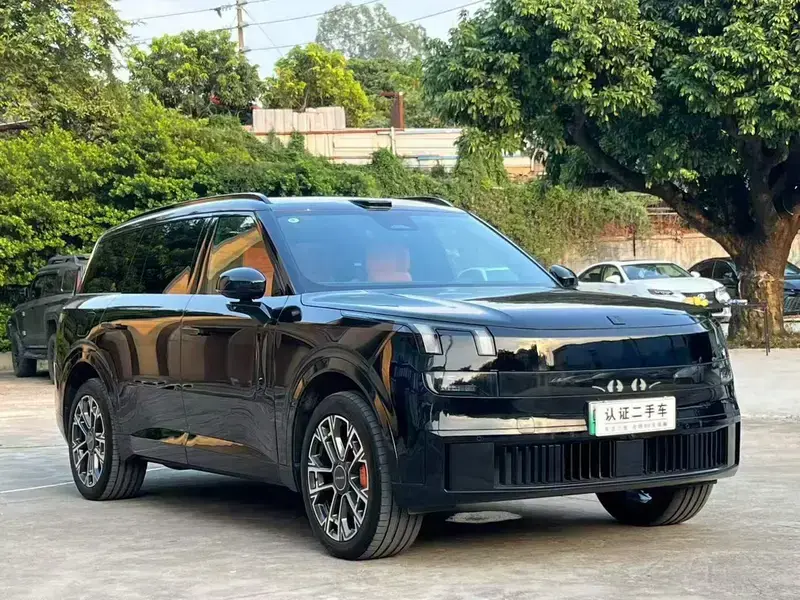 2025 Lynk & Co 900 с пробегом 14 900 км