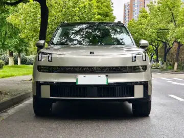 2025 Lynk & Co 900 с пробегом 20 000 км