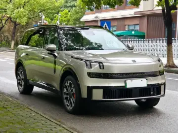 2025 Lynk & Co 900 с пробегом 20 000 км