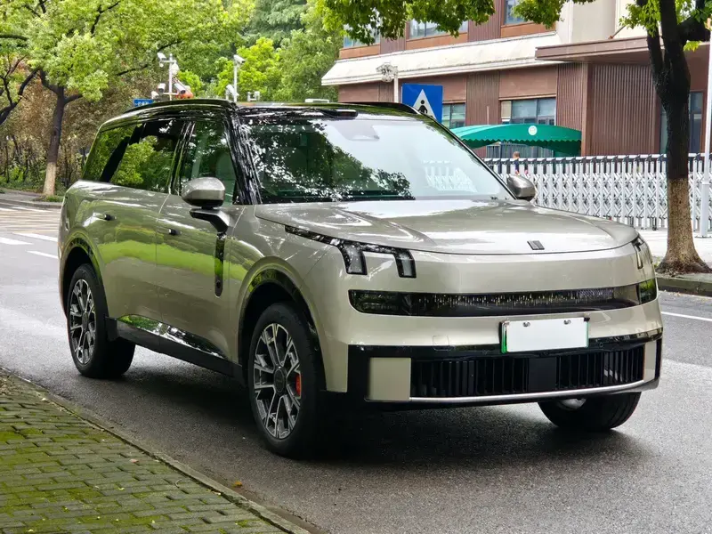 2025 Lynk & Co 900 с пробегом 20 000 км