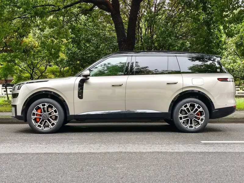 2025 Lynk & Co 900 с пробегом 20 000 км