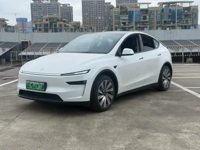 2025 Tesla Model Y с пробегом 9 000 км