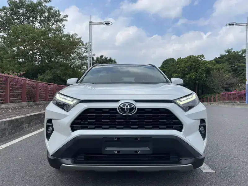 2023 Toyota RAV4 с пробегом 56 000 км