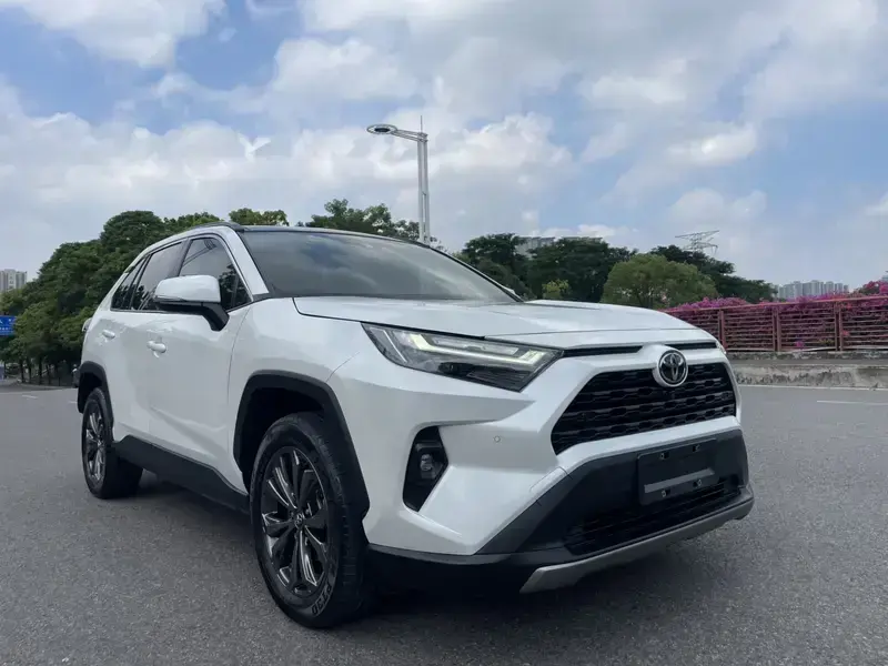 2023 Toyota RAV4 с пробегом 56 000 км