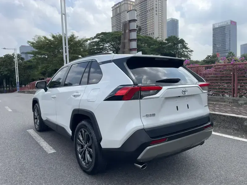 2023 Toyota RAV4 с пробегом 56 000 км