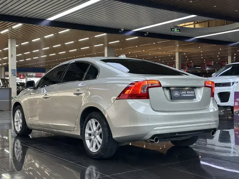 2018 Volvo S60 с пробегом 80 000 км